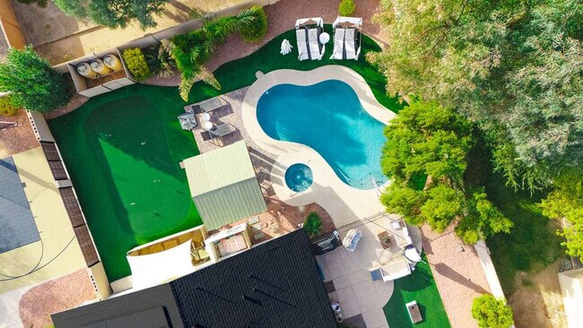 Foto del edificio - 12202 N 60th St