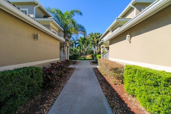 Foto del edificio - **CYPRESS WOODS COUNTRY CLUB **FULLY-TRANSFERRABLE BUNDLED GOLF UNIT ** FURNISHED SEASONAL RENTAL**