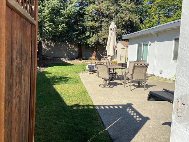 Building Photo - 5377 Sonoma Dr