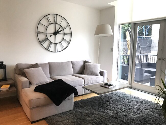 Foto del edificio - 261 Leverington Ave