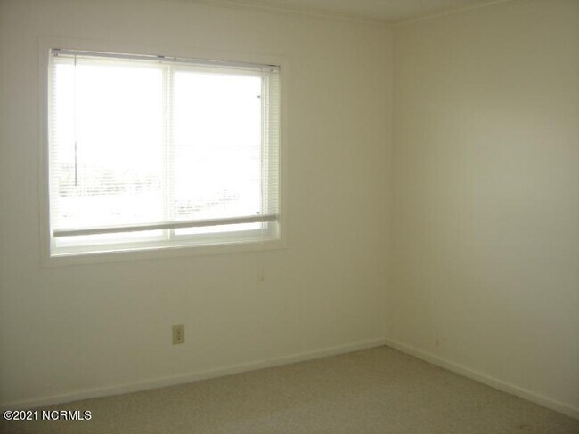 Building Photo - 650 Cedar Point Blvd