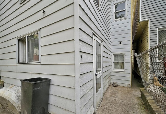 Building Photo - 18 S Lehigh St