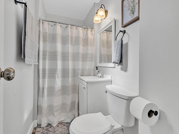 Building Photo - 7 Division St