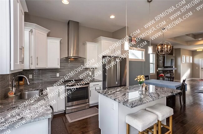 Building Photo - ELEGANT HOME IN WAUKEE!  4 Bedrooms and 3 ...