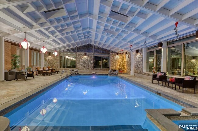 Foto del edificio - 91 Chestnut Ridge Rd