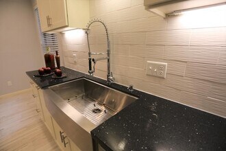 Building Photo - 2255 Braeswood Park Dr