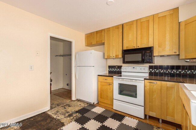 Building Photo - 6035 N 31st Ave