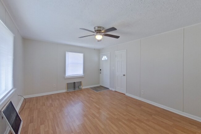Foto del edificio - 671-673-673 S Wheatland Ave