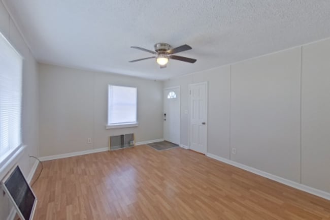 Building Photo - 671-673-673 S Wheatland Ave