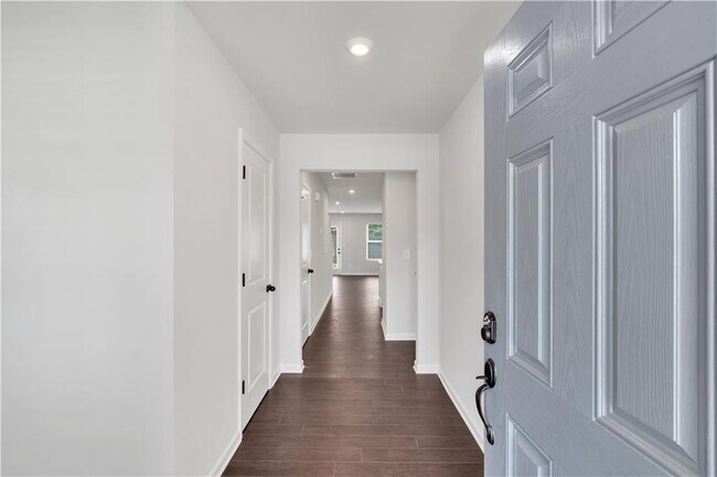 Building Photo - 313 Rolling Grn Dr NW