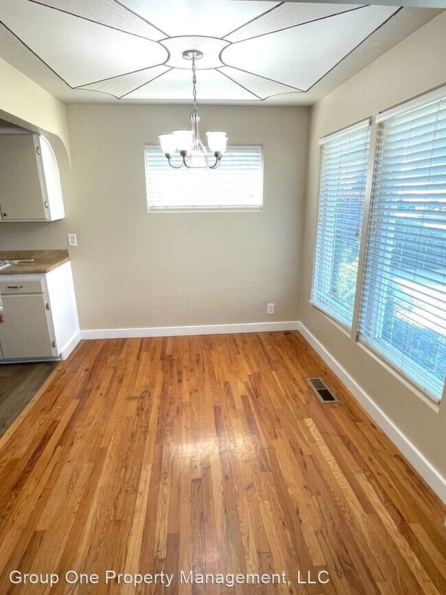 Building Photo - 3 br, 1.5 bath House - 5949 W. Grunder