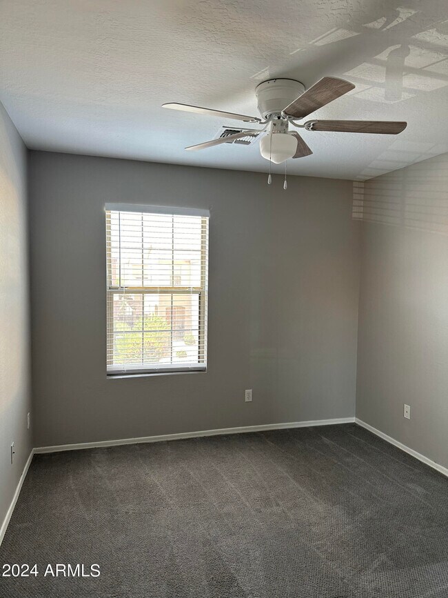 Foto del edificio - 7034 McMahon Way