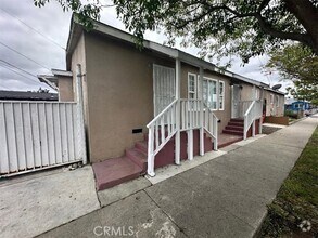 Building Photo - 10516 Clovis Ave