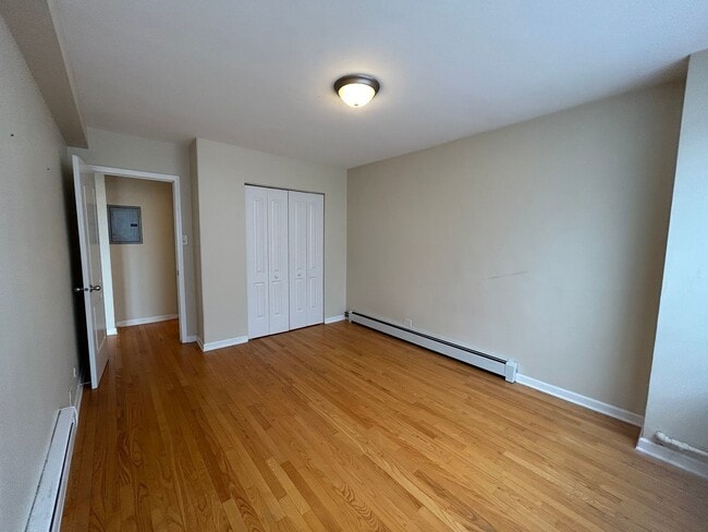 Building Photo - 4180 N Marine Dr