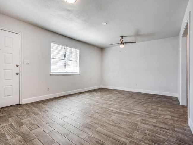 Foto del edificio - 2203 Trails End Dr