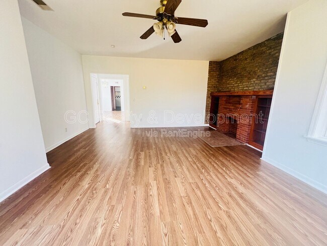Foto del edificio - 6124 S Whipple St