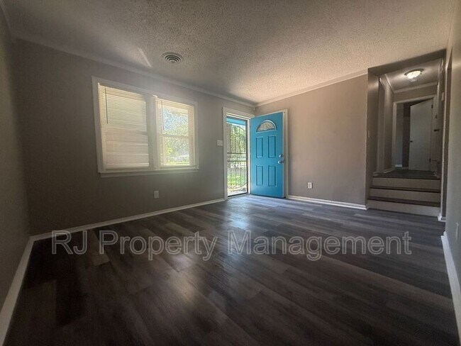 Foto del edificio - 3981 Maynard Dr