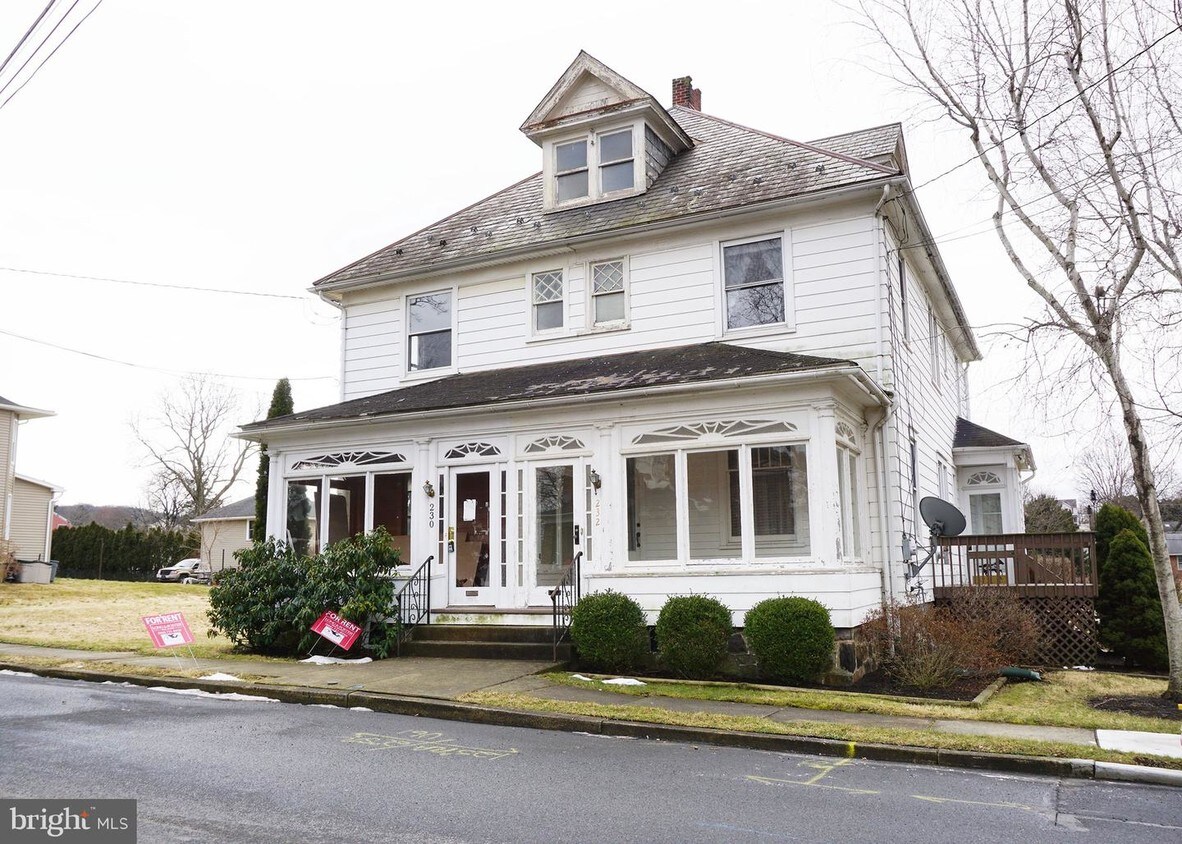 Primary Photo - 232 Kichline Ave