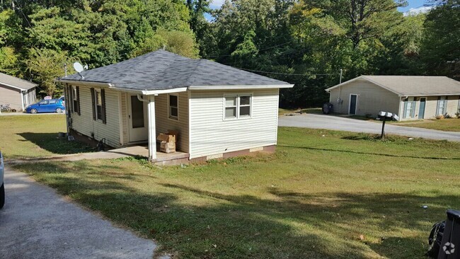 3 bedroom 1 bath house - 341 Fern St