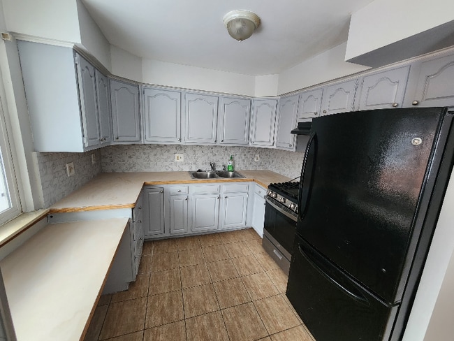 Building Photo - 6563 Colonial St