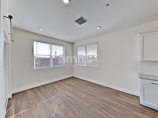 Building Photo - 5925 W Columbine Dr