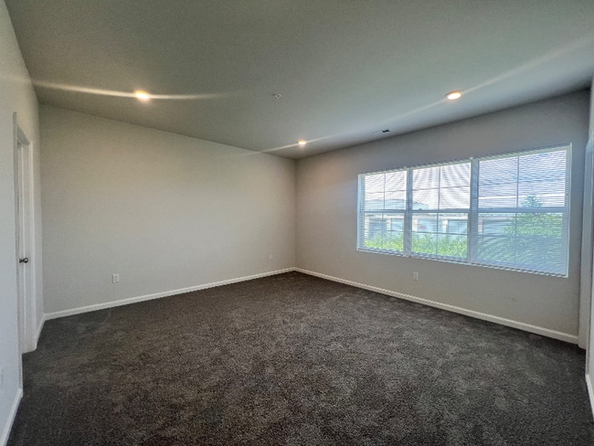 Building Photo - 62 Kelhigh Dr