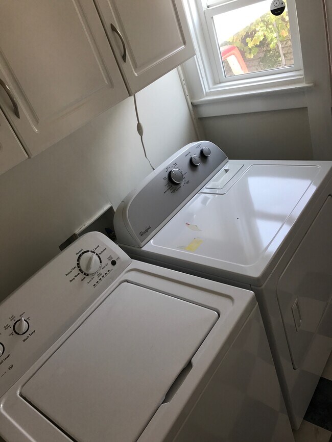 In Unit Washer/Dryer - 1410 N Dominion Ave