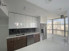 Building Photo - 19101 Mystic Pointe Dr