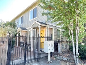 Building Photo - 1128 NE 60th Ave