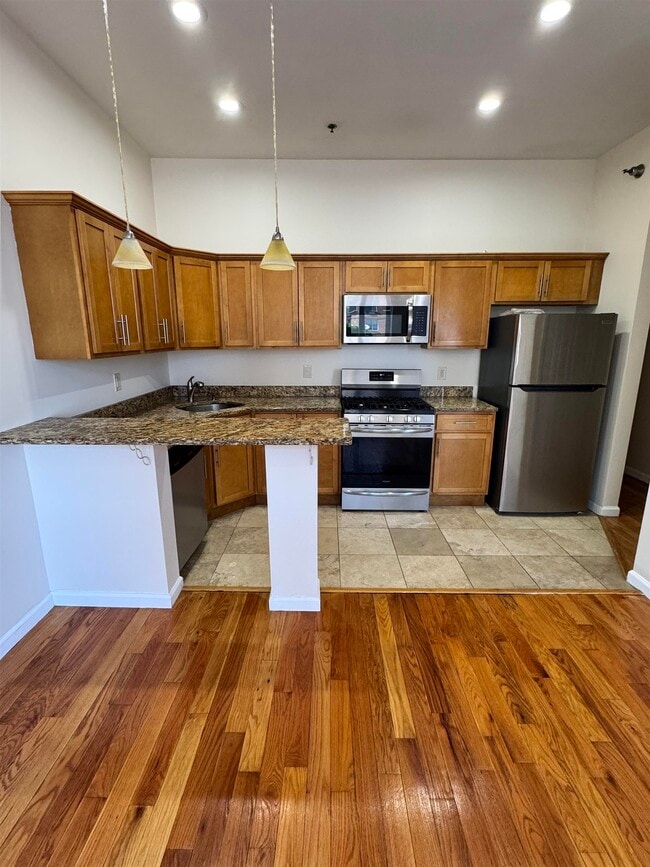 Building Photo - 123 43rd St