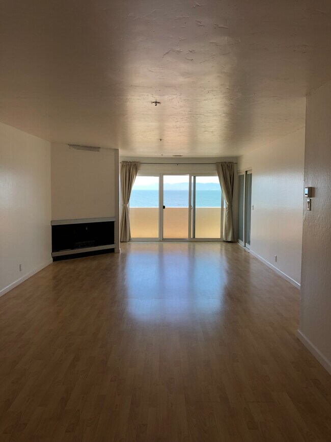 Foto del edificio - 1001 Shoreline Dr