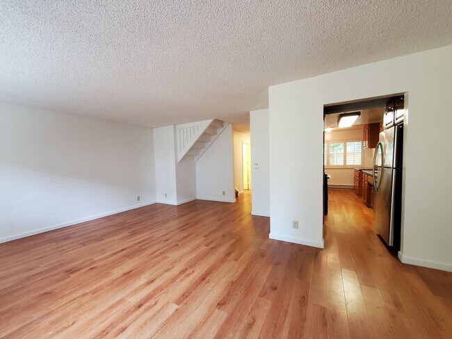 Building Photo - 3 br, 2.5 bath House - 3025 Kaiser Dr. Unit F