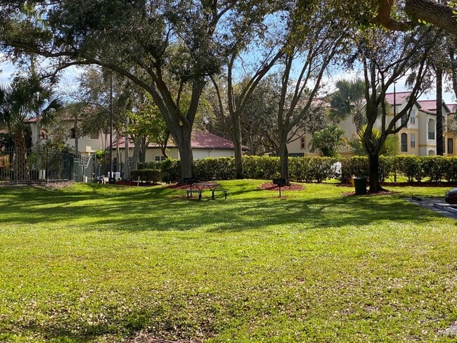 Building Photo - 11490 Villa Grand