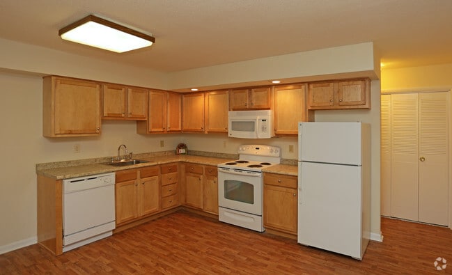 Eat-In Kitchen - Parkwood Village Apartments
