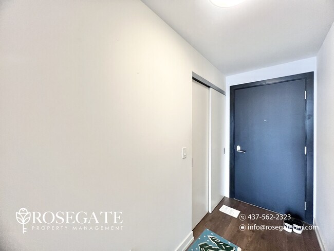Photo du bâtiment - Modern 1-Bedroom Condominium with Parking in Downtown Kitchener