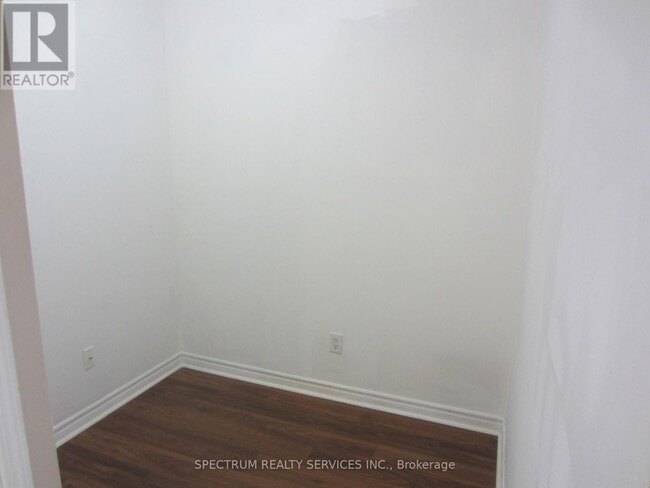 Photo du bâtiment - 3865 Lake Shore Blvd W