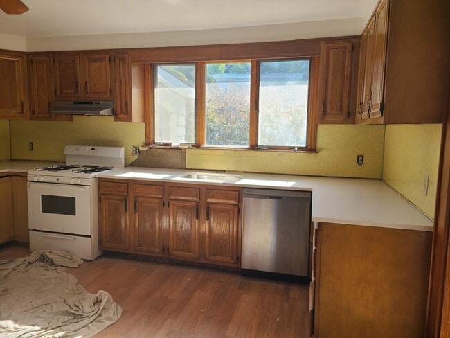 Building Photo - 26 Tip Top St