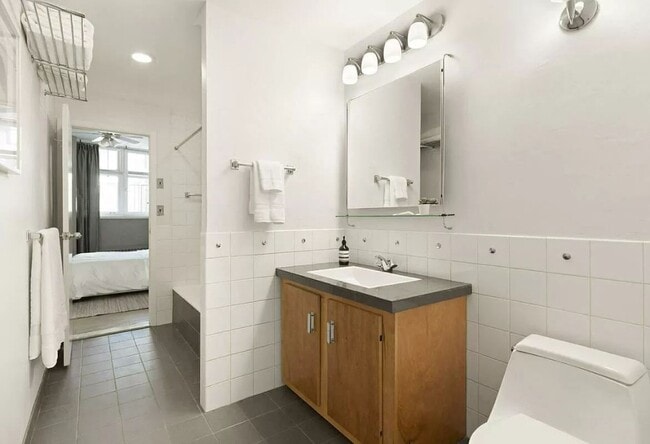 Building Photo - 90 Hudson St