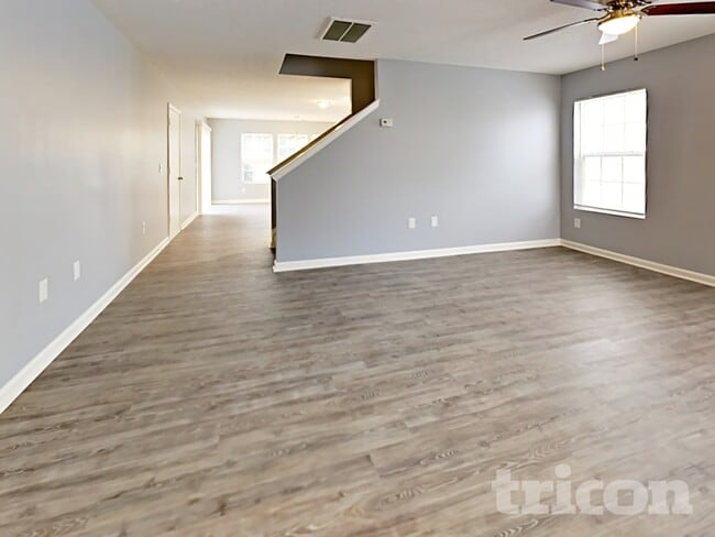 Foto del edificio - 8151 Deodora Cedar Ln