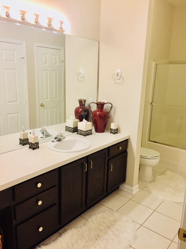 Baño principal - 10550 Baymeadows Rd