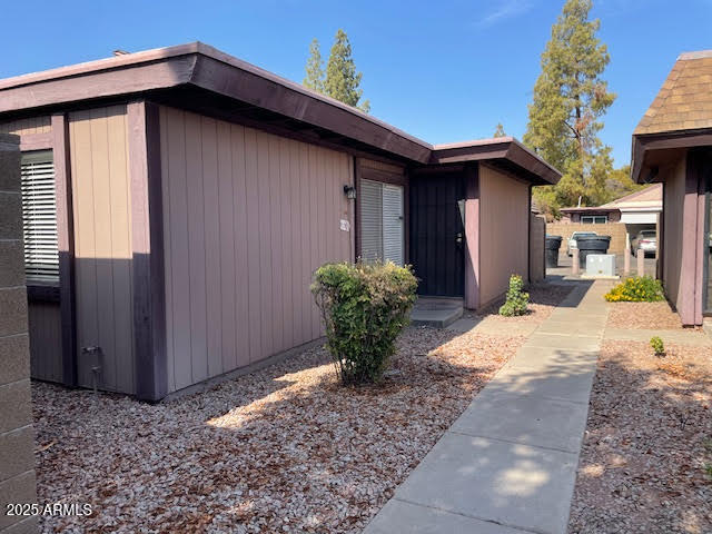 Building Photo - 916 S Hacienda Dr