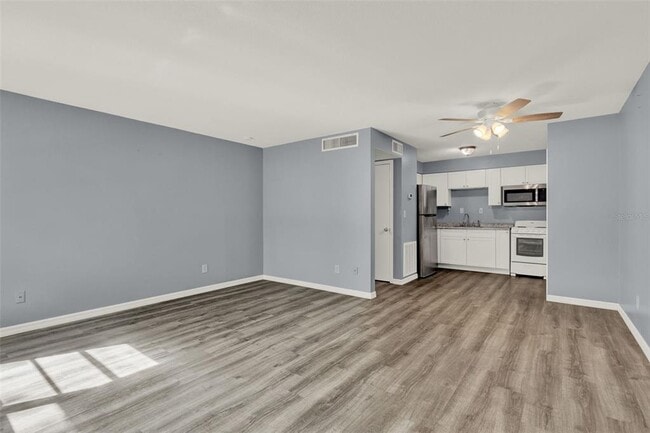 Building Photo - 75 Sunnyside Dr