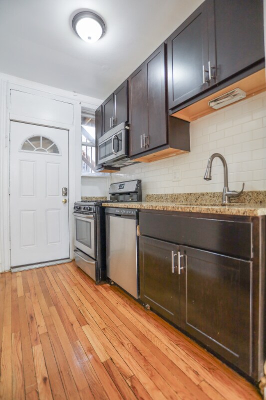 Foto del edificio - 1329 W Touhy Ave