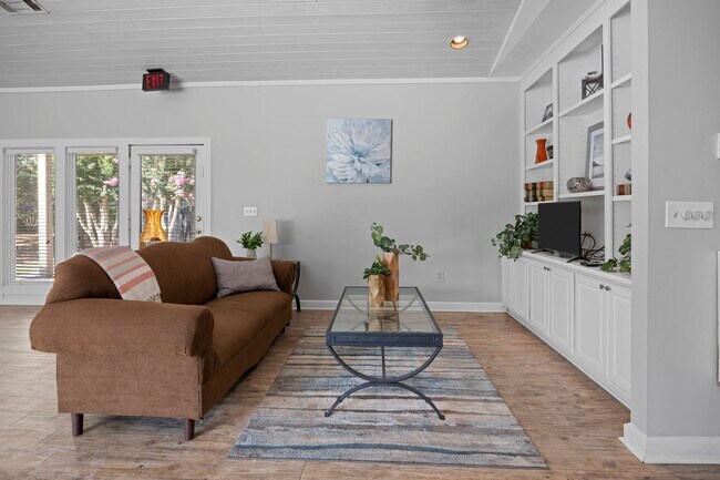 Casa Club - Summer Park Apartments