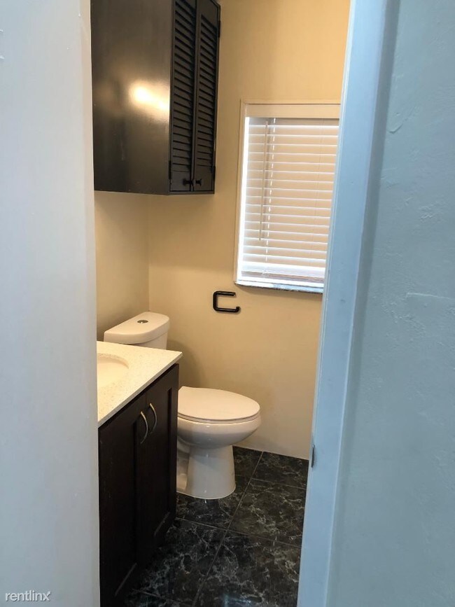Foto del edificio - 2 br, 2 bath  - 3313 SE 3rd St