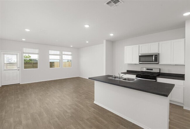 Building Photo - 205 Varner Way