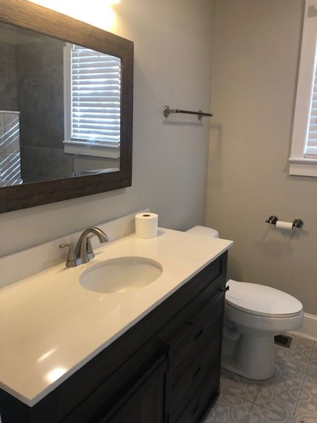 Building Photo - Charming 2 Bedroom House in Downtown Concord!
