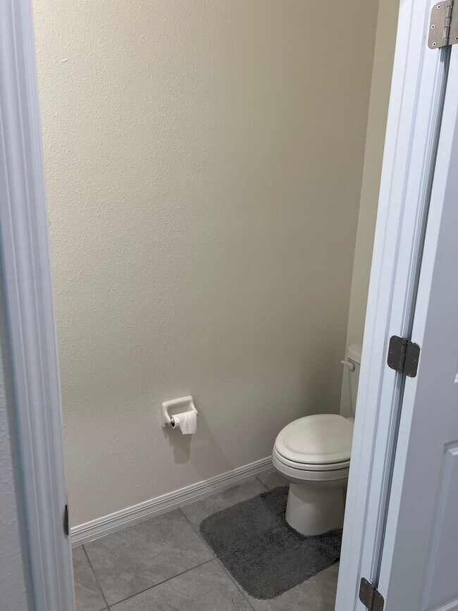 Foto del edificio - 2924 Peony Pr Ln