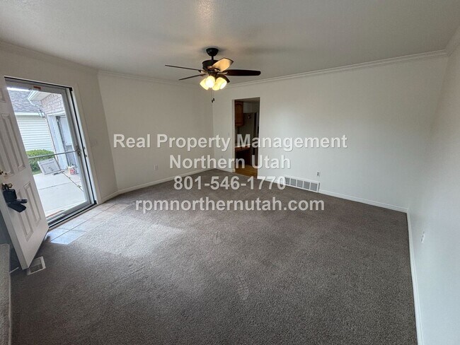 Building Photo - 2 Bedroom 1 Bath Layton Home Available Now!