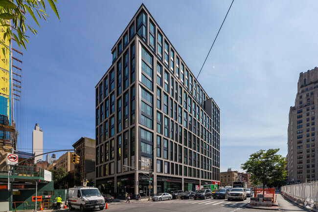 Building Photo - Chelsea Canvas